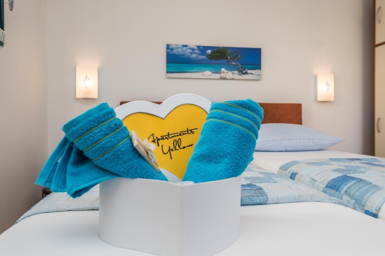 Apartments Yellow Новаля Екстериор снимка