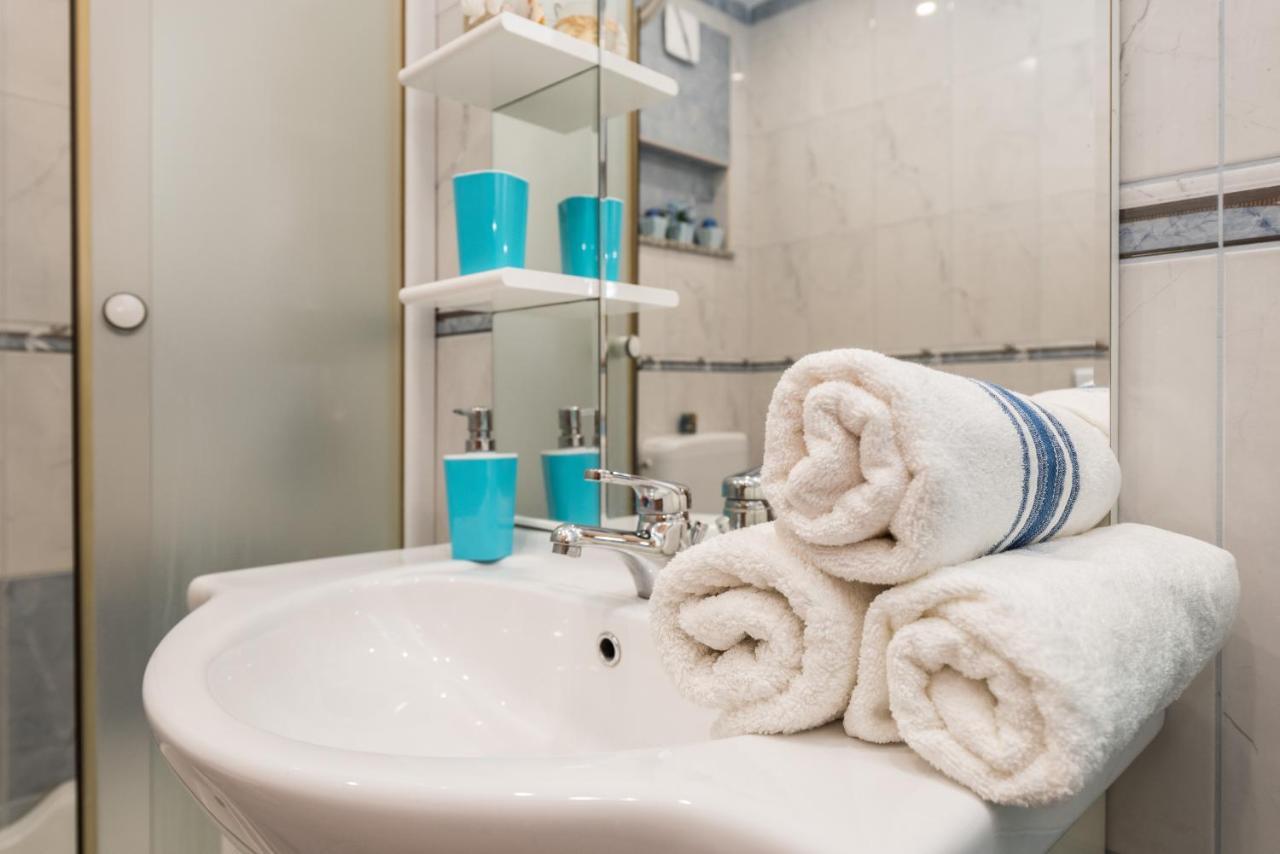 Apartments Yellow Новаля Екстериор снимка