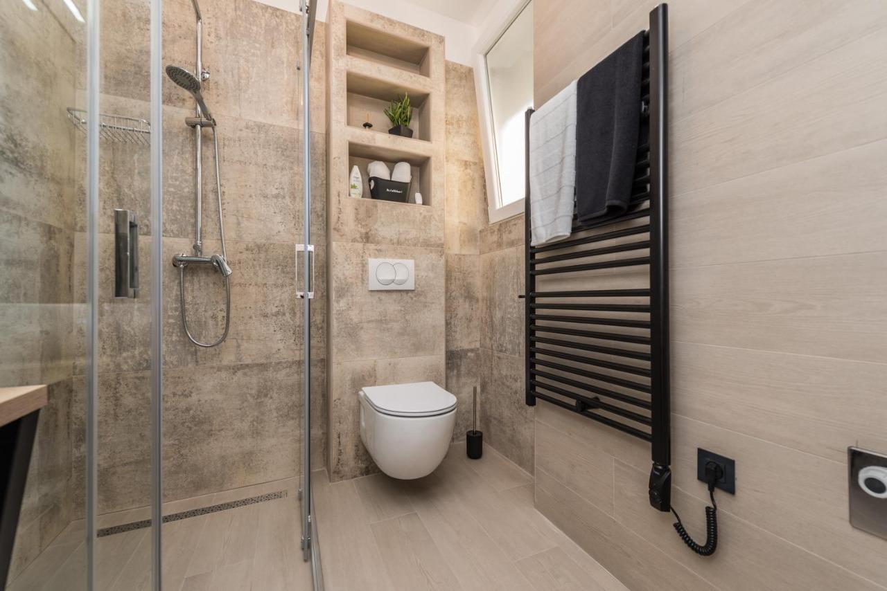 Apartments Yellow Новаля Екстериор снимка