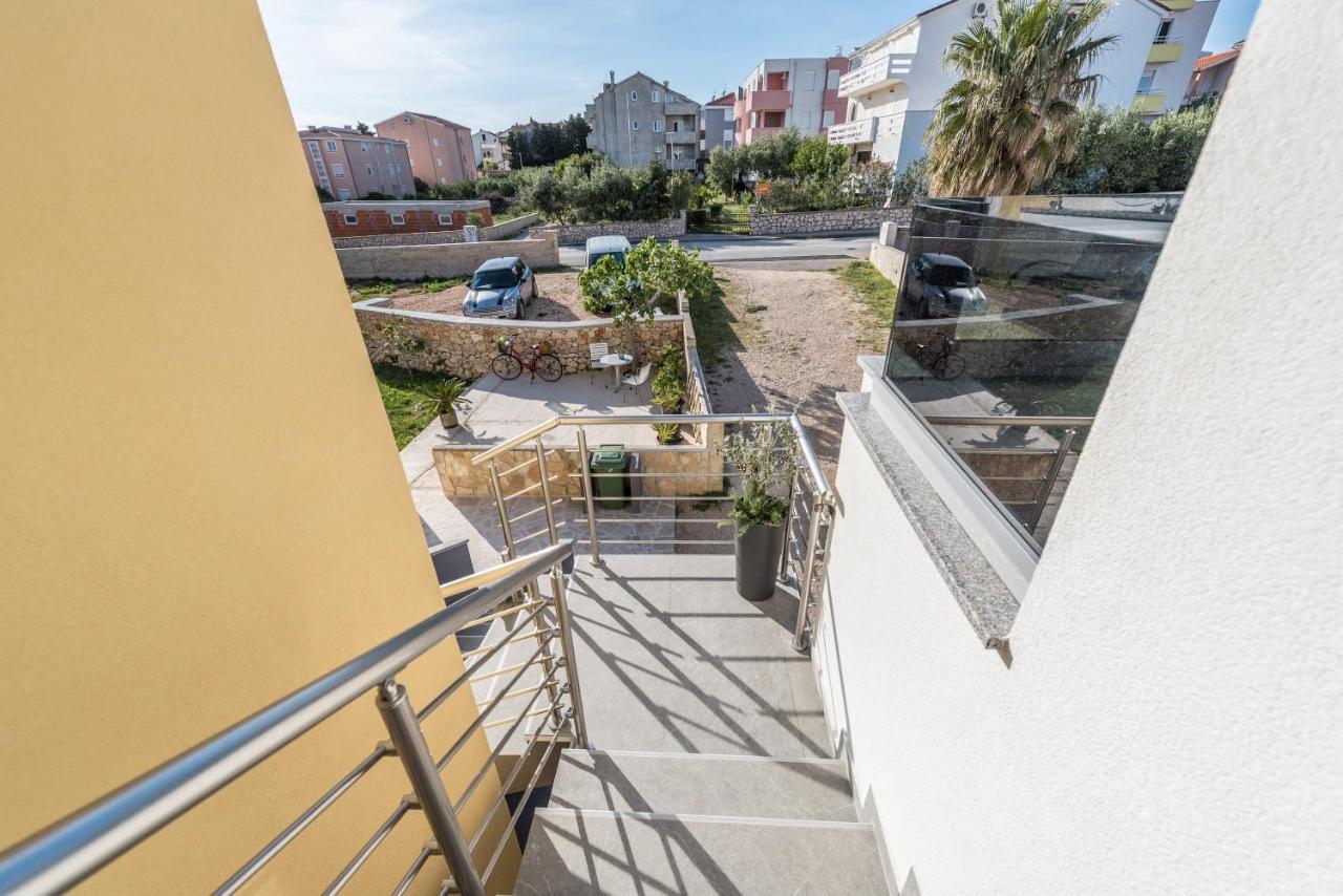 Apartments Yellow Новаля Екстериор снимка