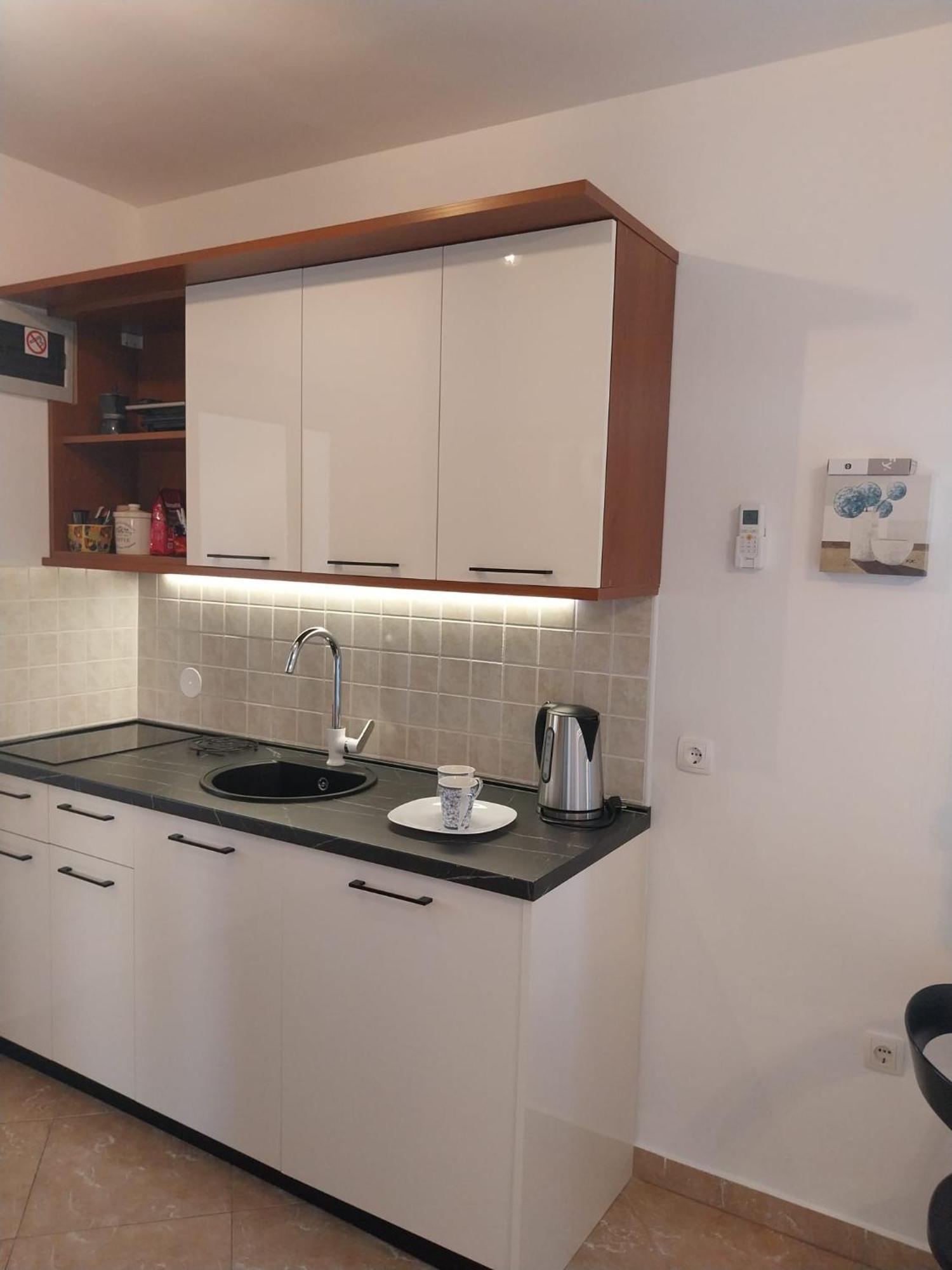 Apartments Yellow Новаля Екстериор снимка