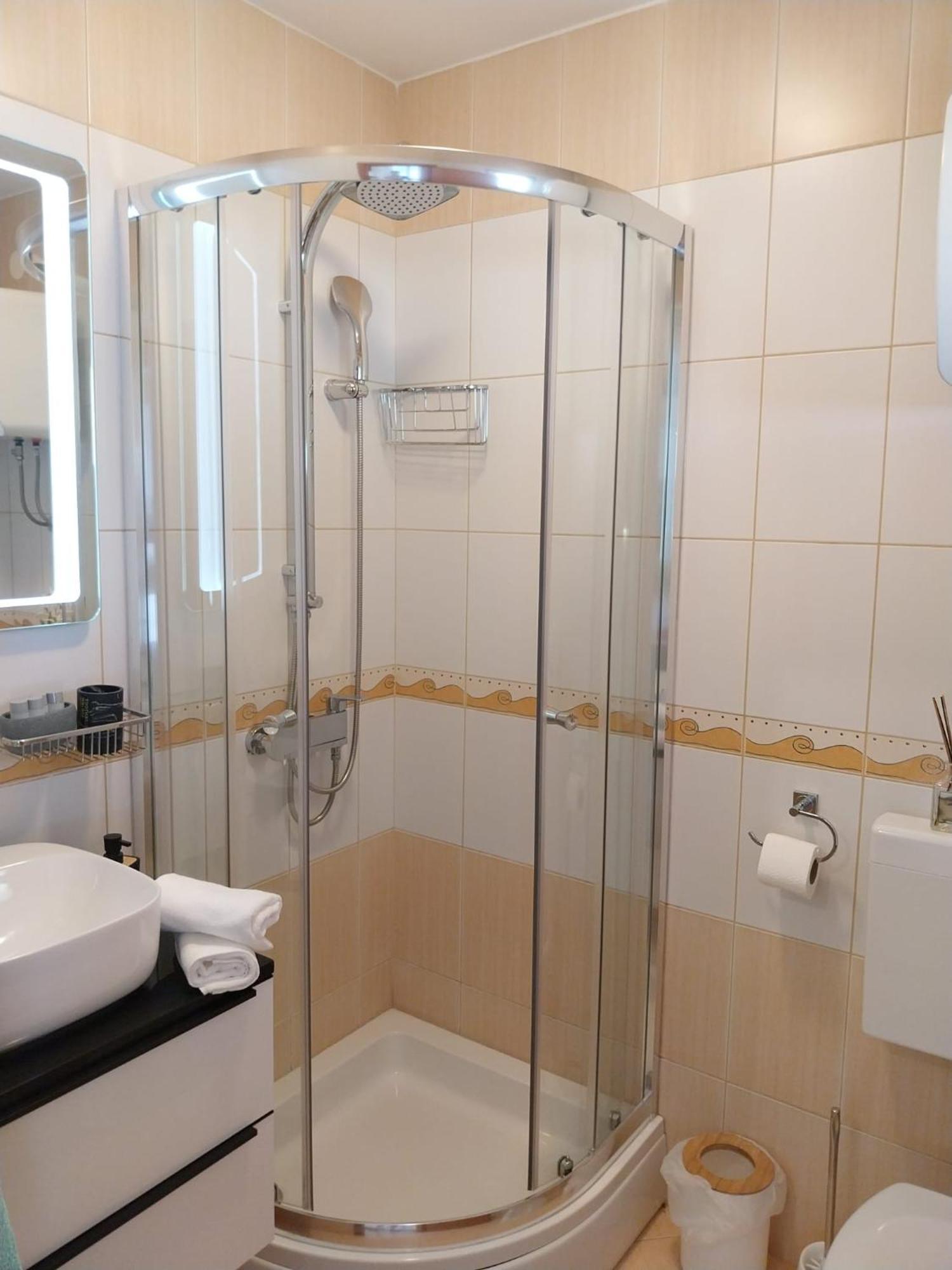 Apartments Yellow Новаля Екстериор снимка