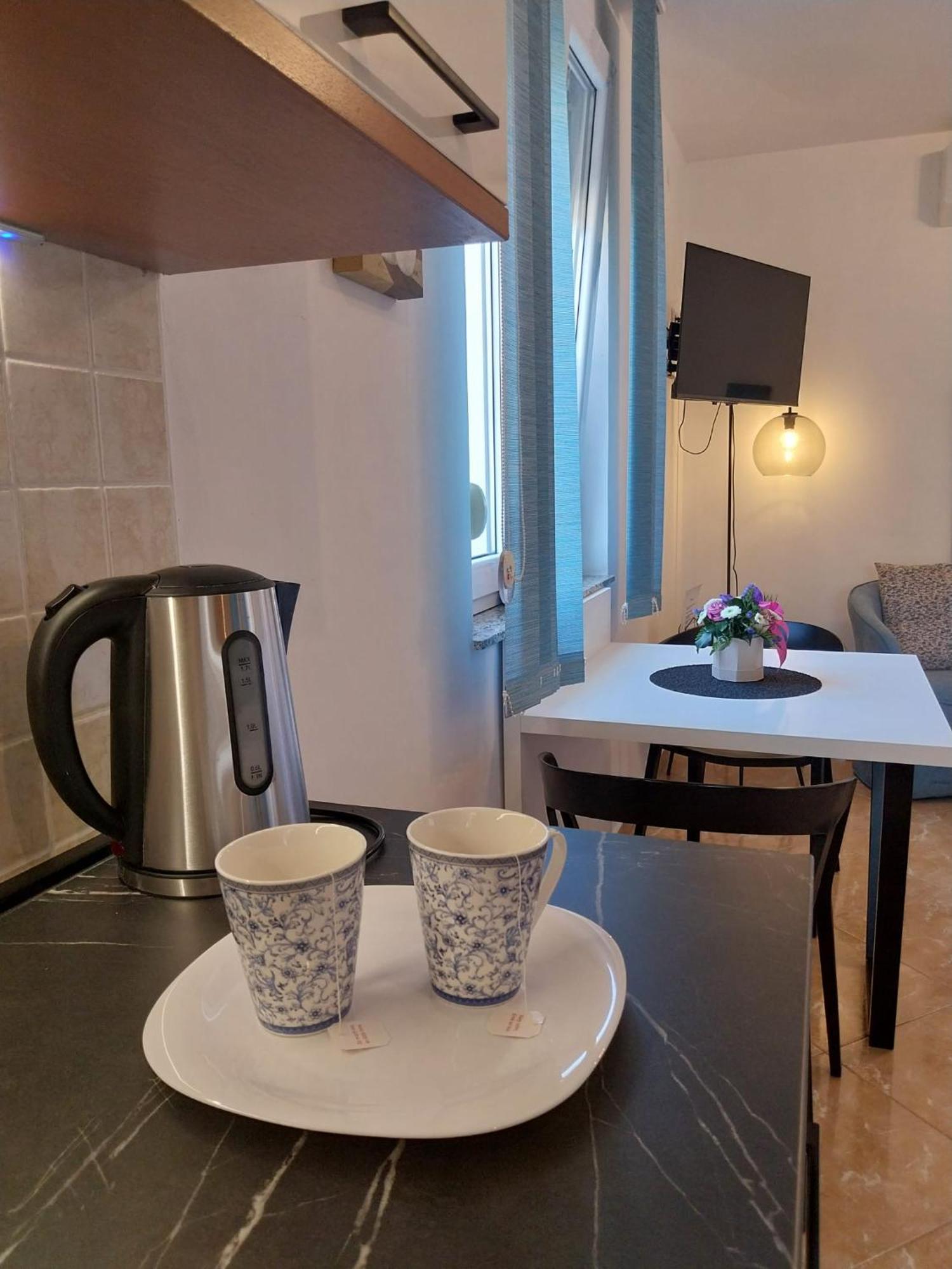 Apartments Yellow Новаля Екстериор снимка